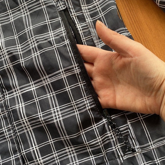 Columbia Omni-shield Waterproof windbreaker jacket - Picture 3 of 12